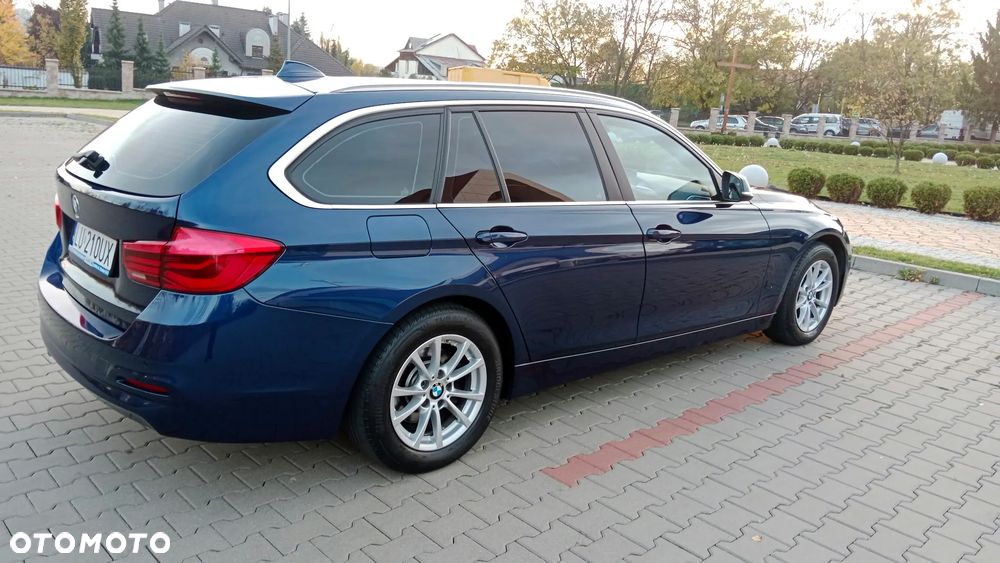 2019 BMW Seria 3, photograph 10