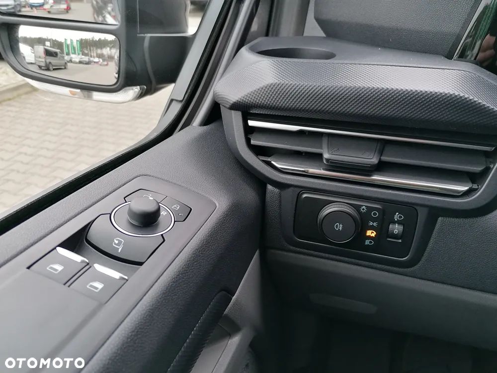 Ford CUSTOM VAN LIMITED - 11