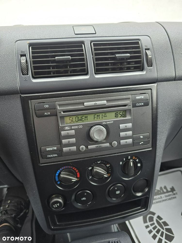 Ford Transit Connect - 23