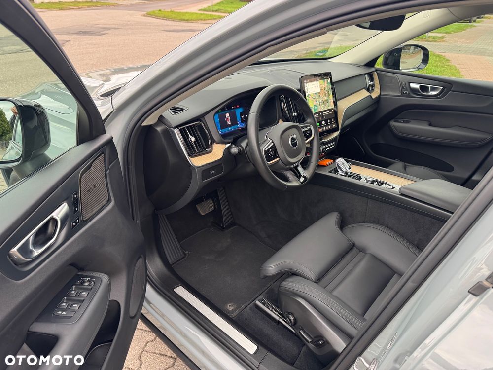 Volvo XC 60 B5 AWD Plus Dark - 20