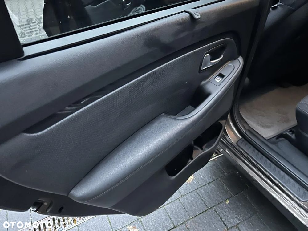 Kia Carens 1.6 GDI L - 11