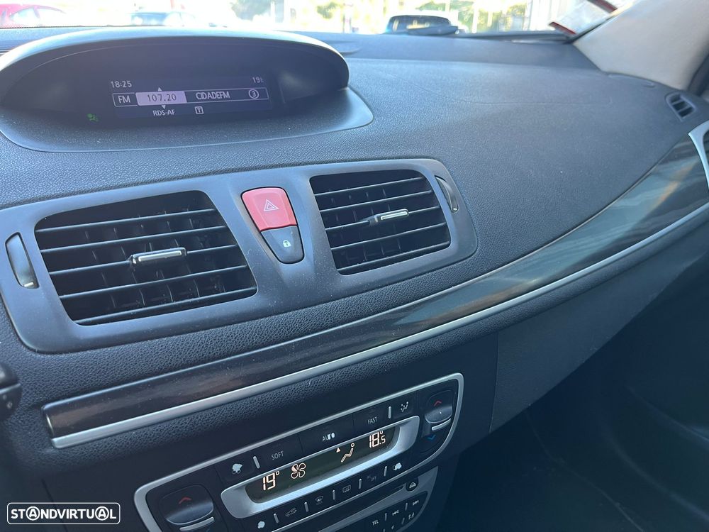 Renault Mégane Sport Tourer 1.5 dCi Dynamique S - 19