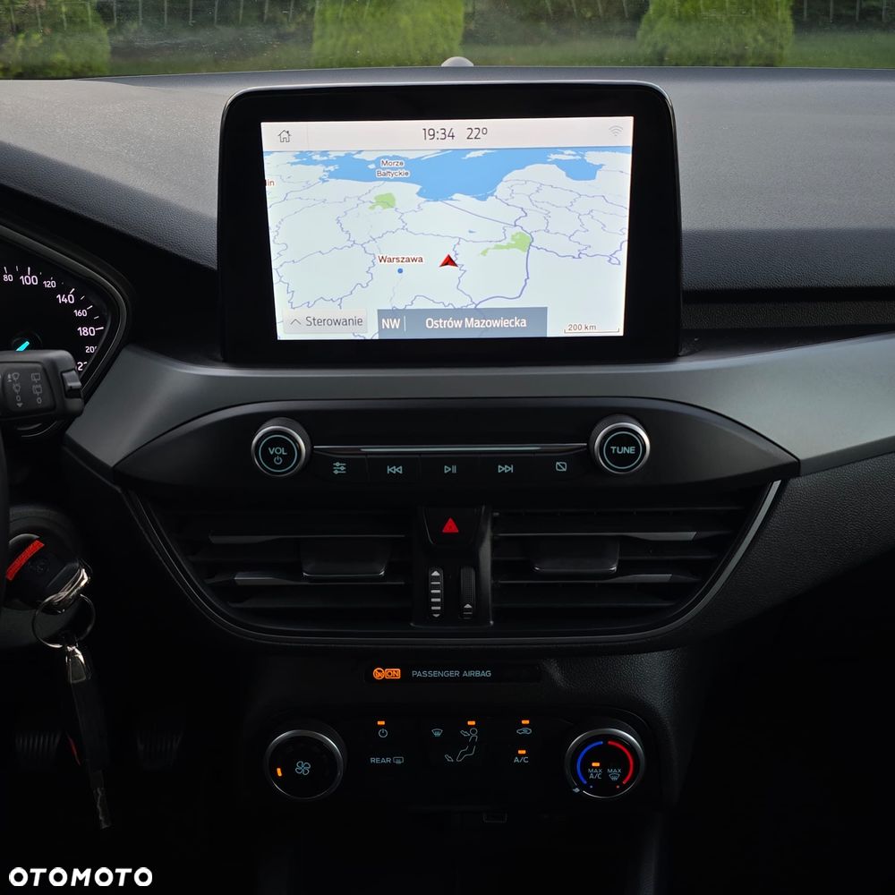 Ford Focus SW 1.0 EcoBoost Hybrid TITANIUM X - 36