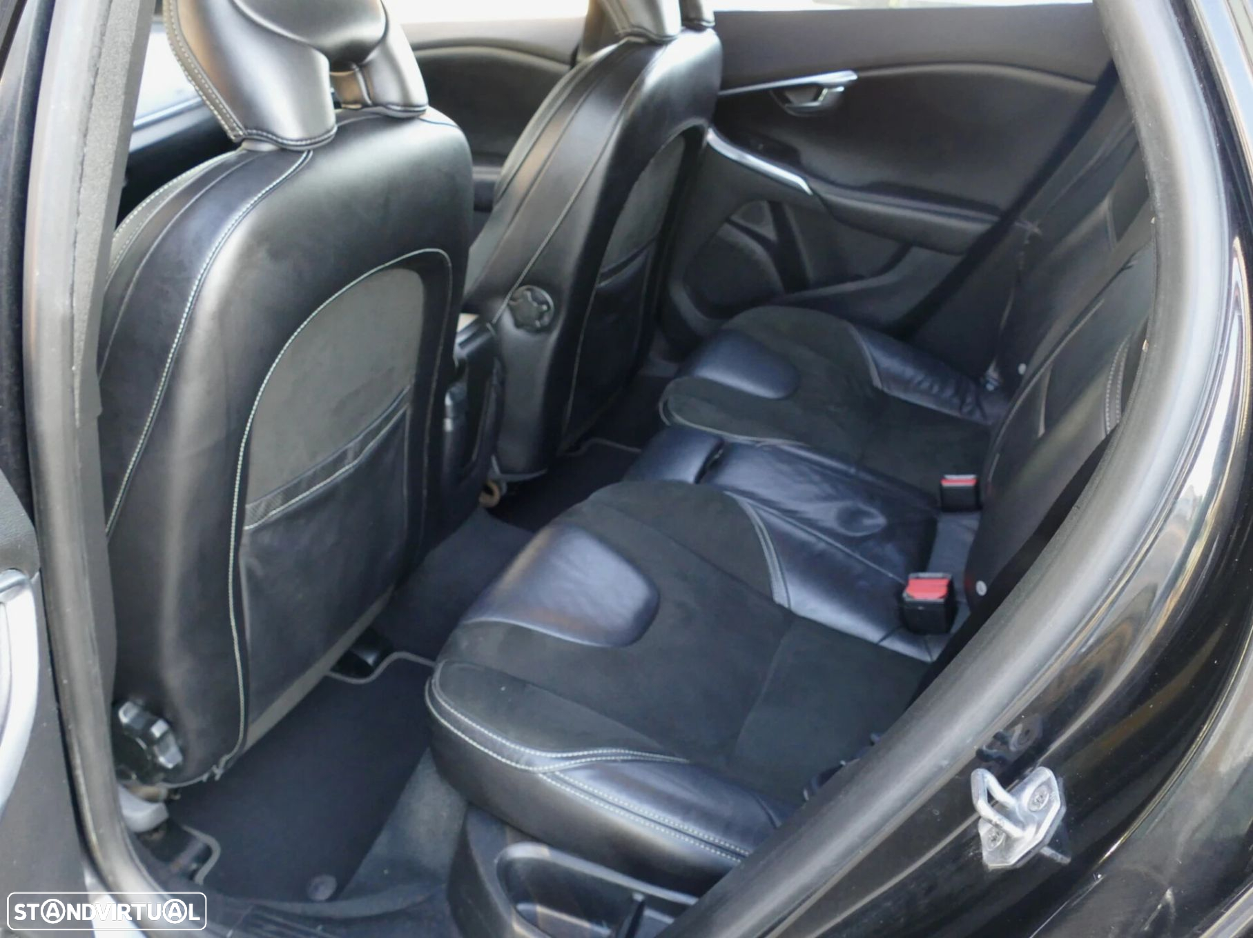 Volvo V40 2.0 D2 R-Design Momentum - 32