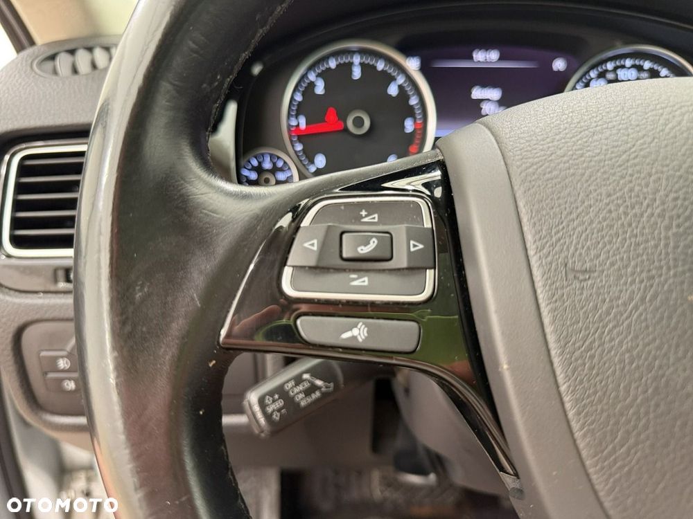 Volkswagen Touareg - 24