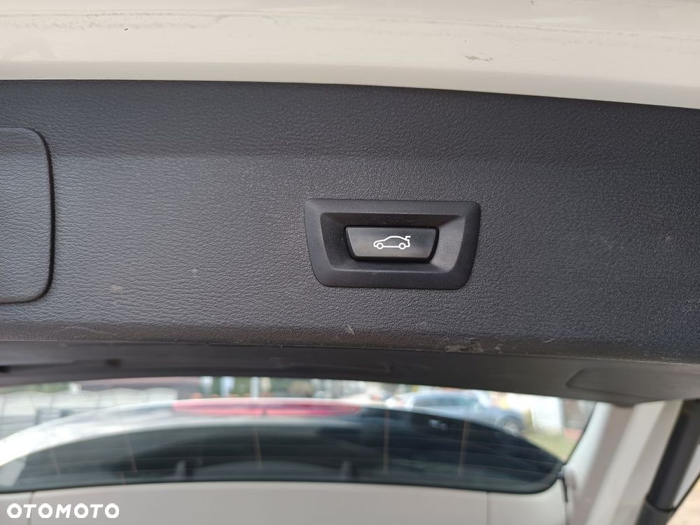 BMW X1 sDrive16d - 14