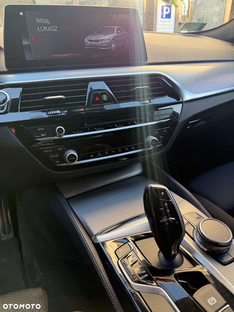 BMW Seria 5 530d xDrive Sport - 12