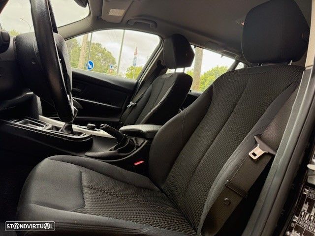 BMW 318 d Line Luxury — fotografia 8