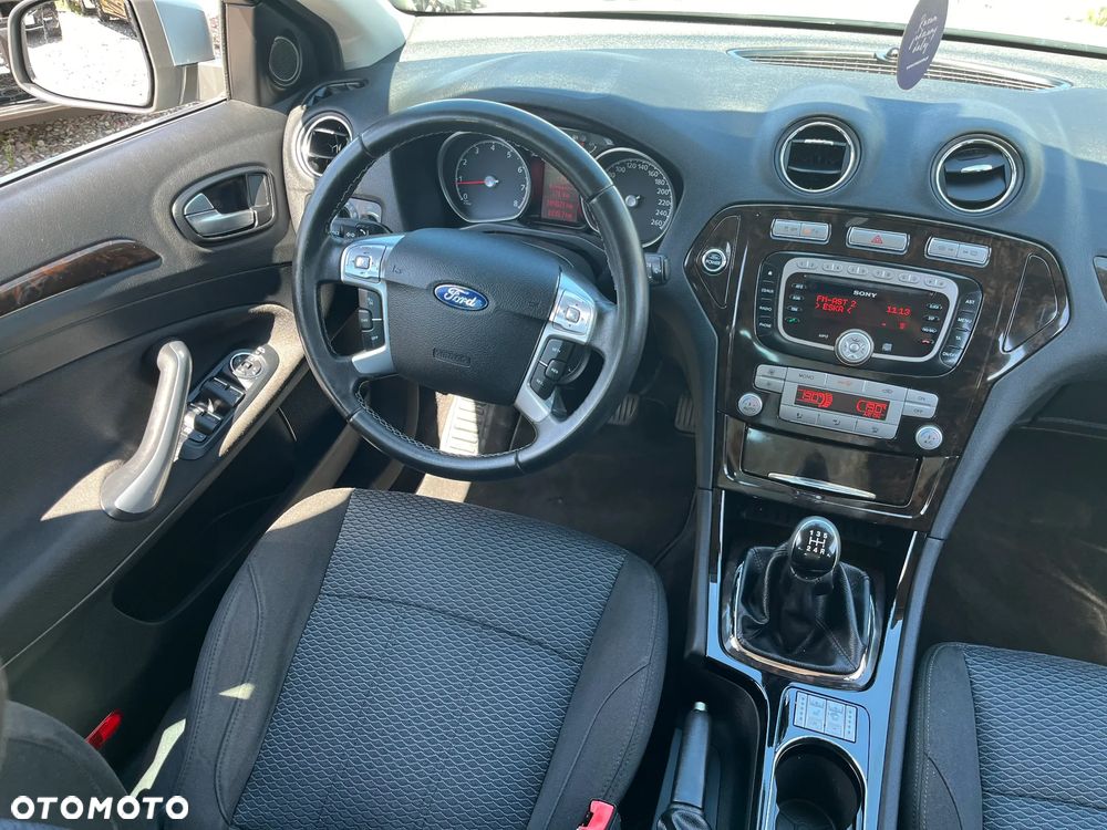 Ford Mondeo 2.0 Ghia - 19
