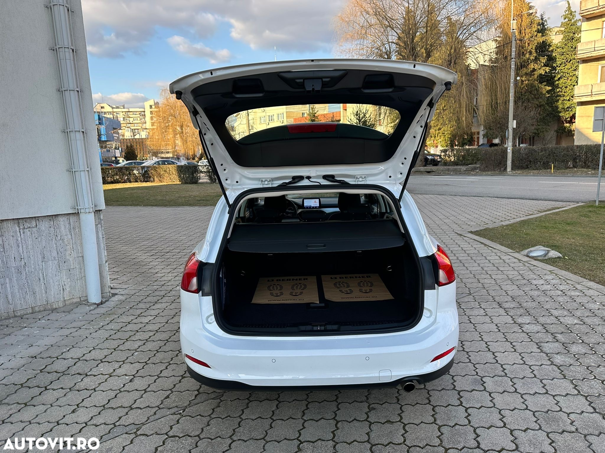 Ford Focus - 33