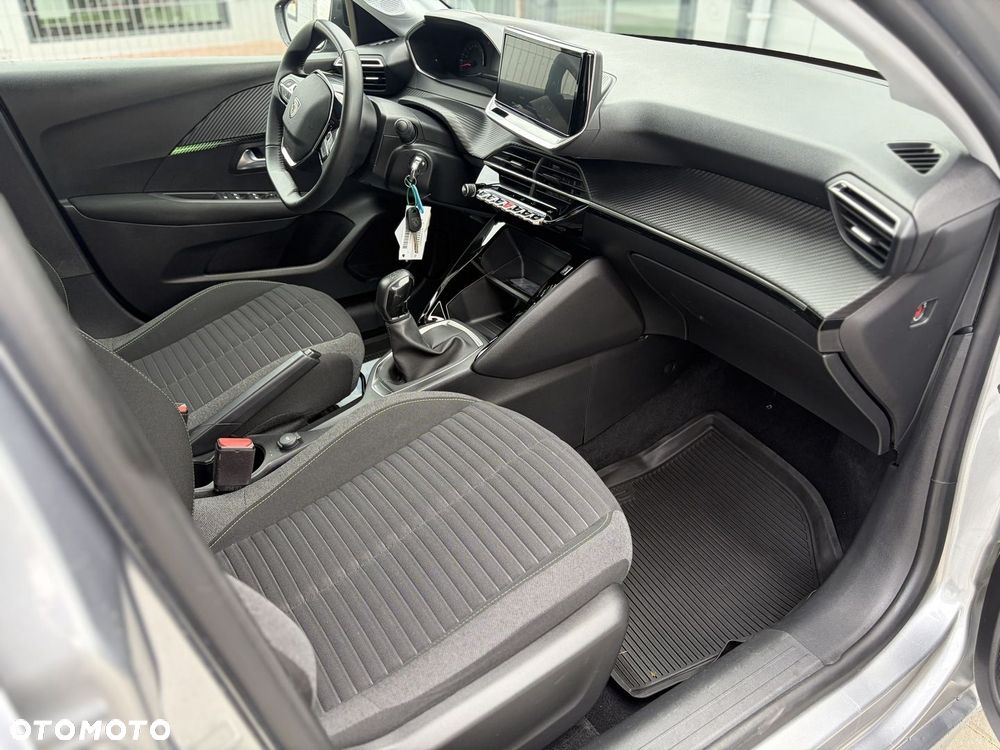 Peugeot 208 - 10