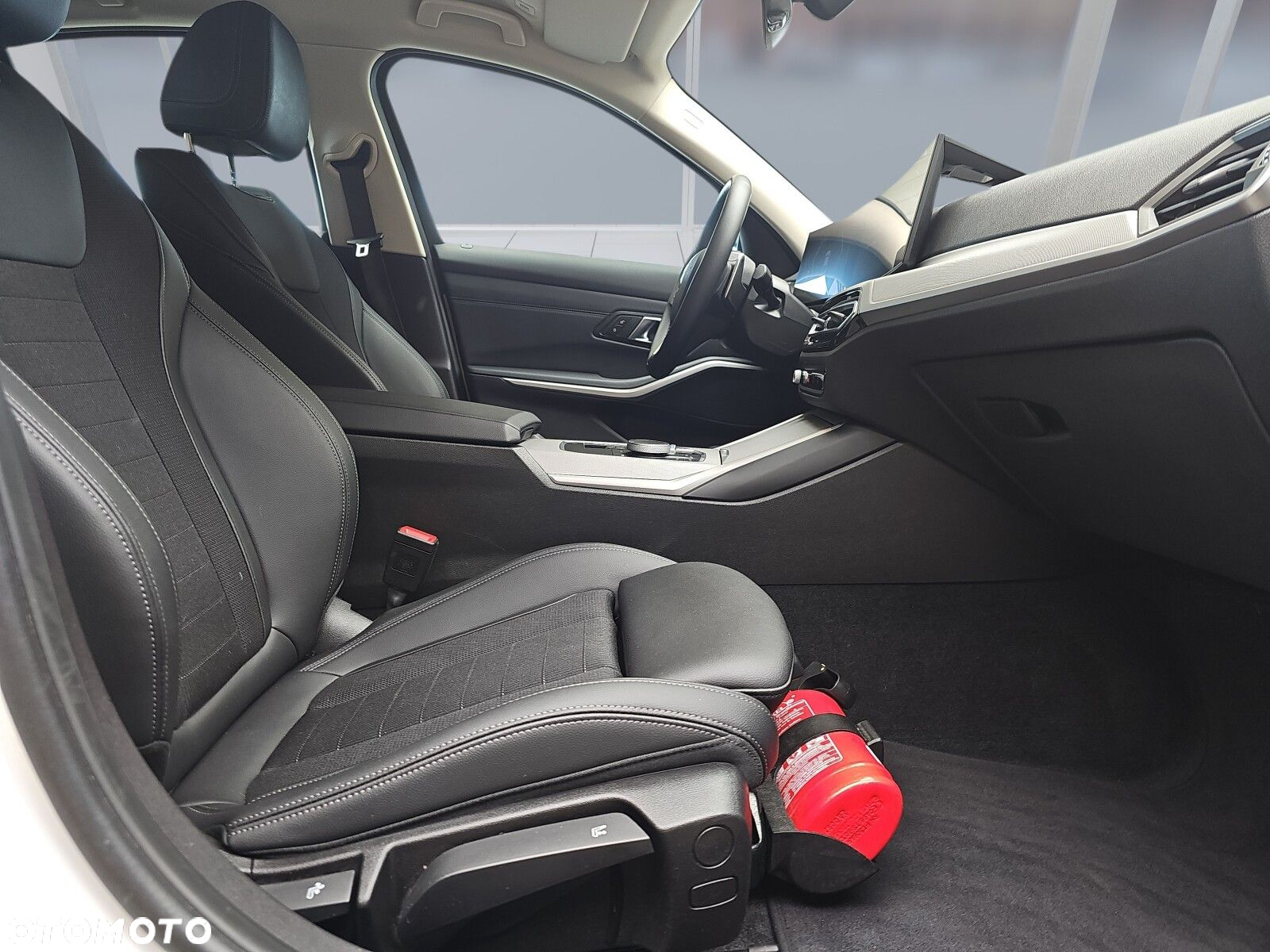 BMW Seria 3 318i - 22