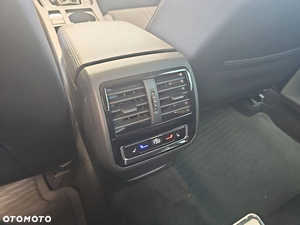 Volkswagen Passat 2.0 TDI 4Mot Elegance DSG - 21