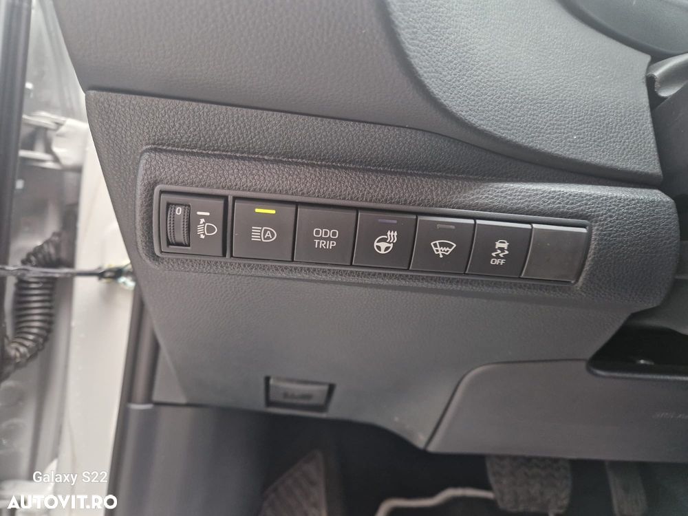 Toyota Corolla 1.8 HSD Business - 11