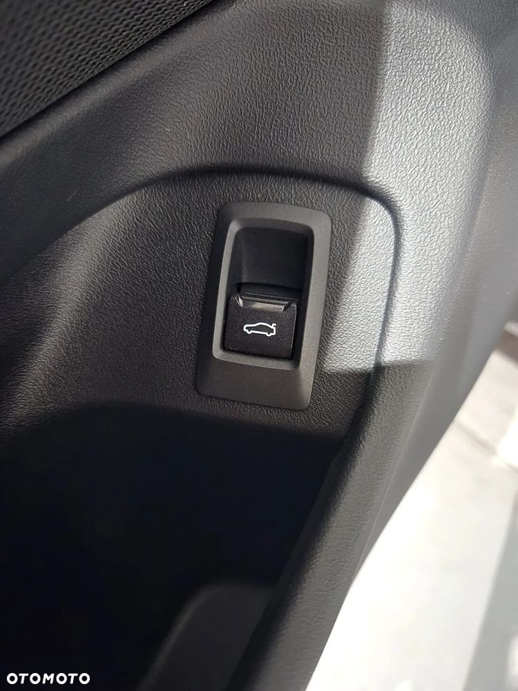 BMW Seria 5 520d xDrive mHEV - 17