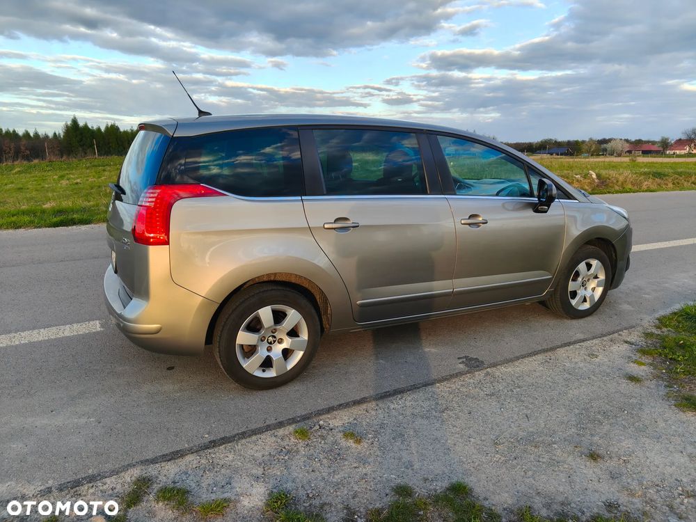 Peugeot 5008 - 8