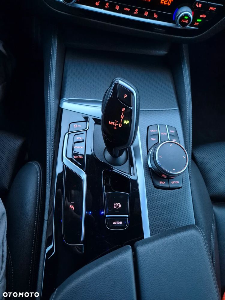 BMW Seria 5 520d M Sport - 24