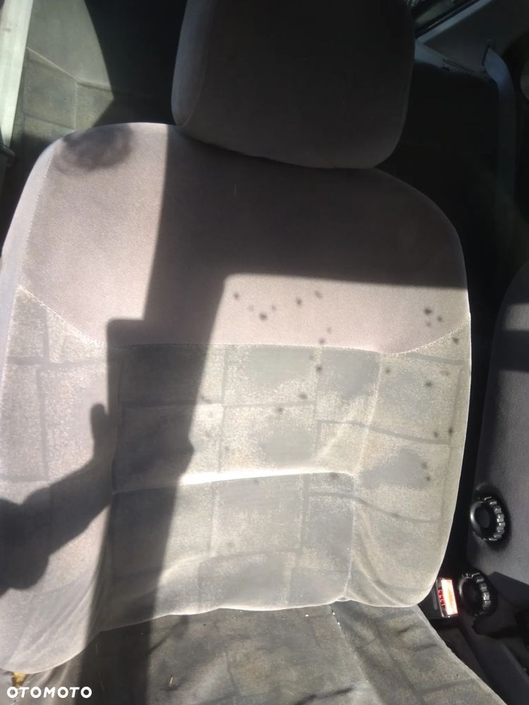 Auto na części - Renault Megane 98 KM diesel 2000 Silnik Skrzynia Drzwi Maska Klapa Błotnik Zderzak Lampa Szyba Klamka Lusterko Deska Kokpit - 14