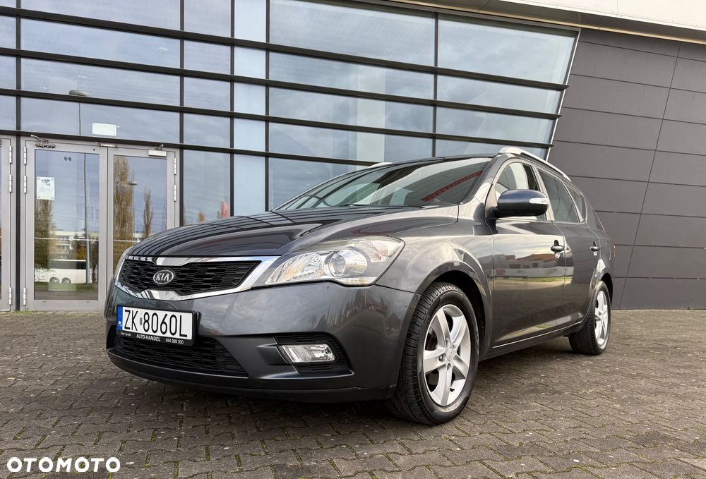 Kia Ceed ver-1-6-crdi-128-dream-team-edition - 11