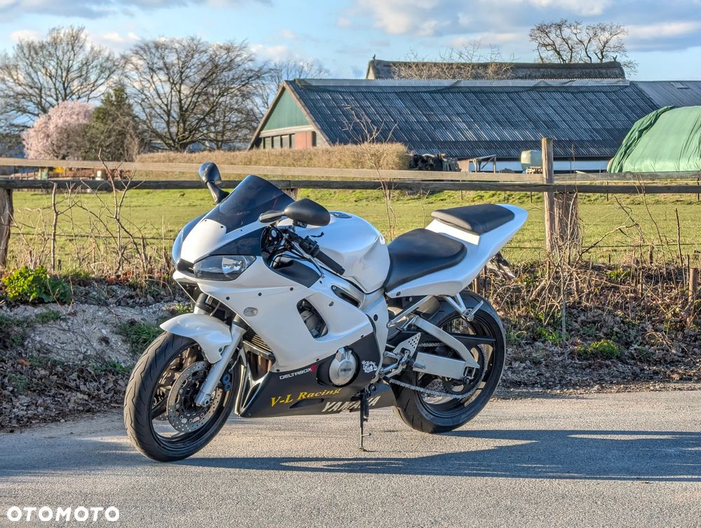 Yamaha R6 - 3