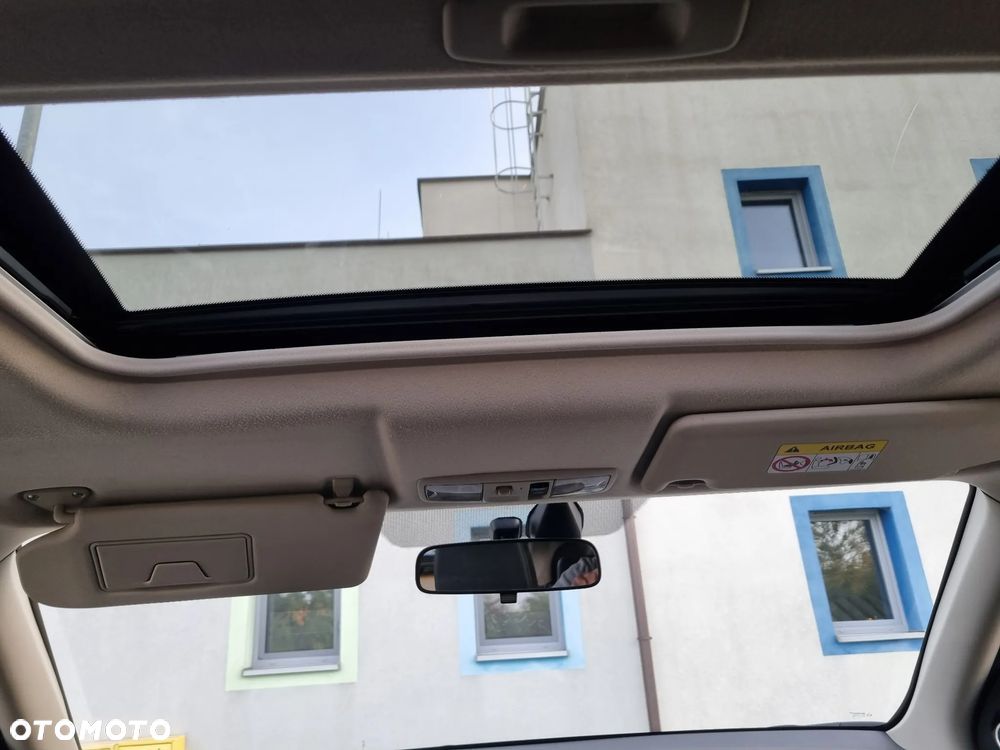 Mitsubishi Outlander Instyle NAVI + - 27