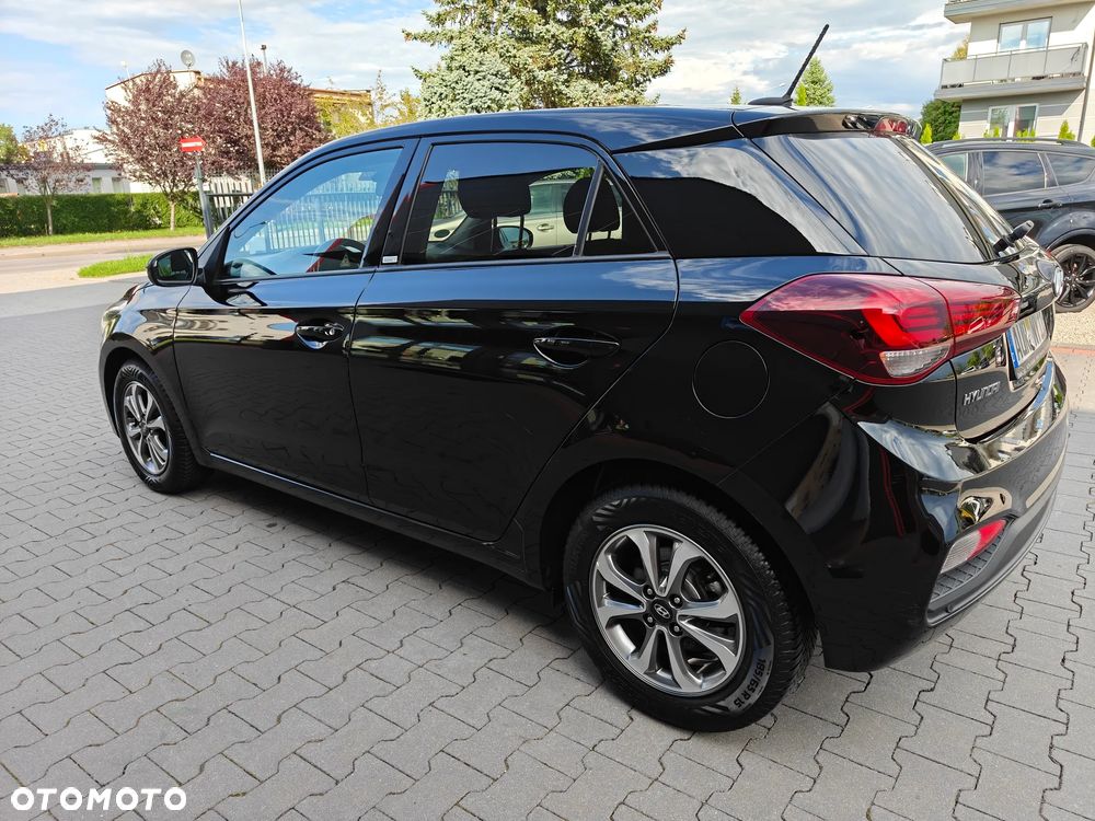 Hyundai i20 blue 1.2 Pure - 13