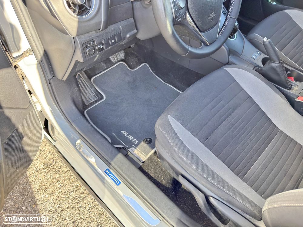 Toyota Auris Touring Sports 1.8 HSD Freestyle - 17