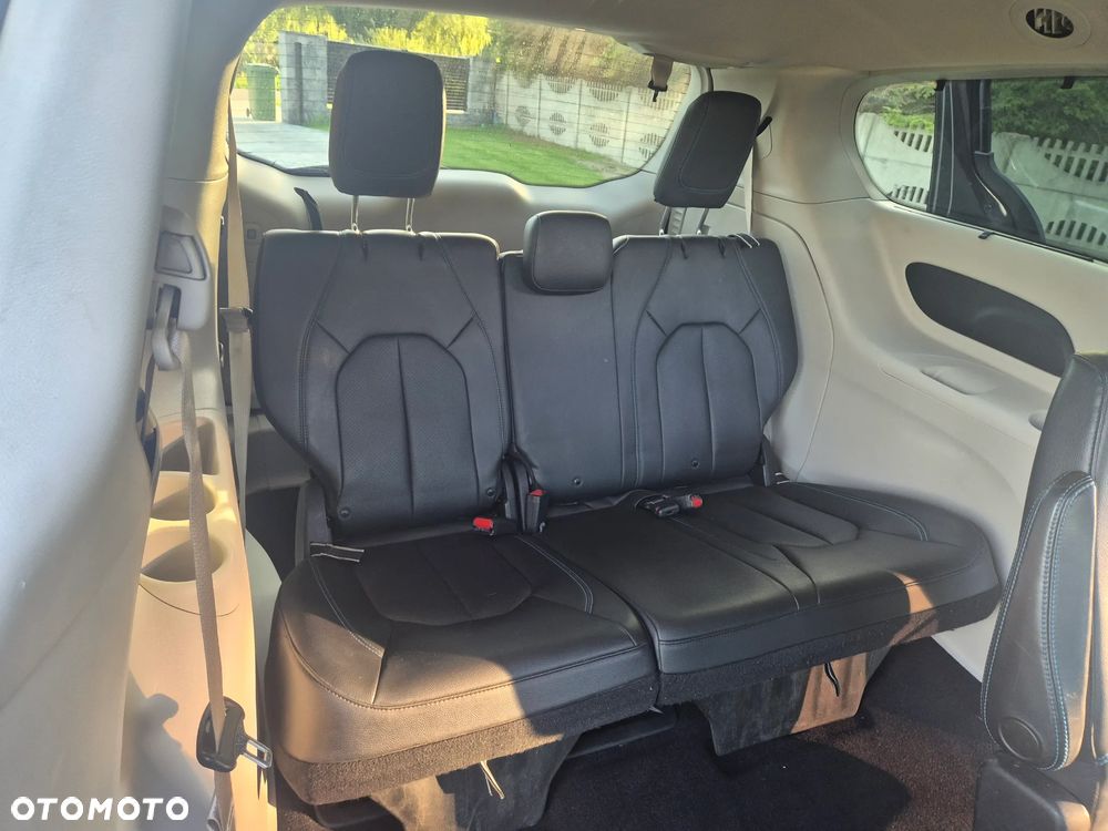 Chrysler Pacifica - 9
