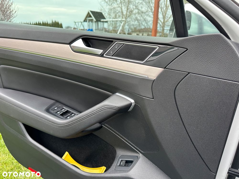 Volkswagen Passat - 23