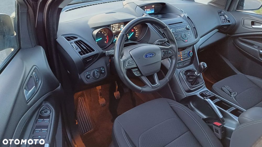 Ford Kuga 1.5 EcoBoost 2x4 Trend - 8