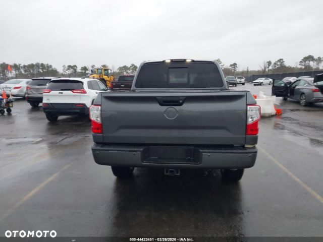 Nissan Titan - 6