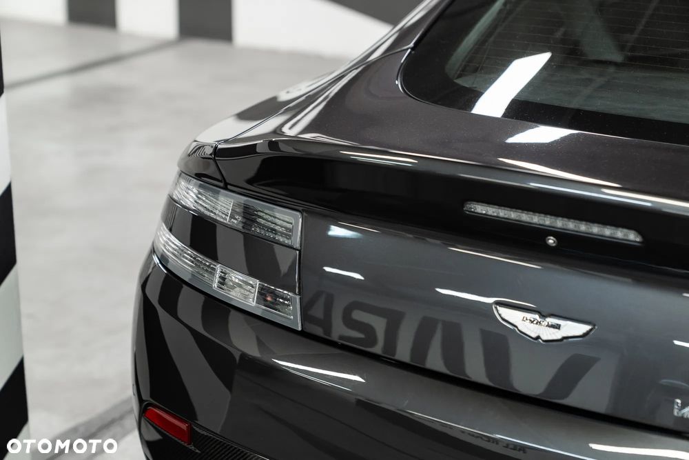 Aston Martin V12 Vantage - 22