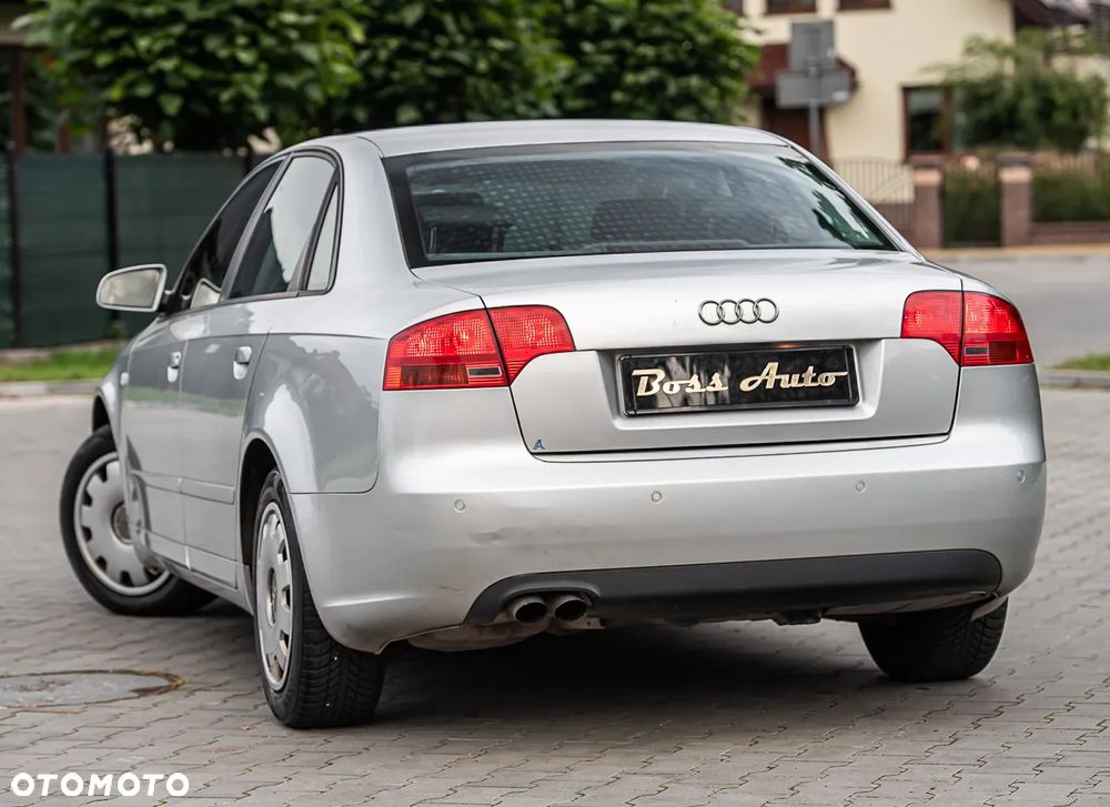 Audi A4 Limousine - 8