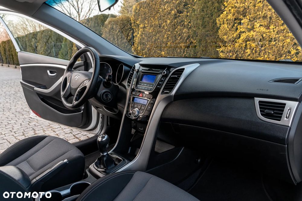 Hyundai i30 blue 1.6 GDI Passion - 24