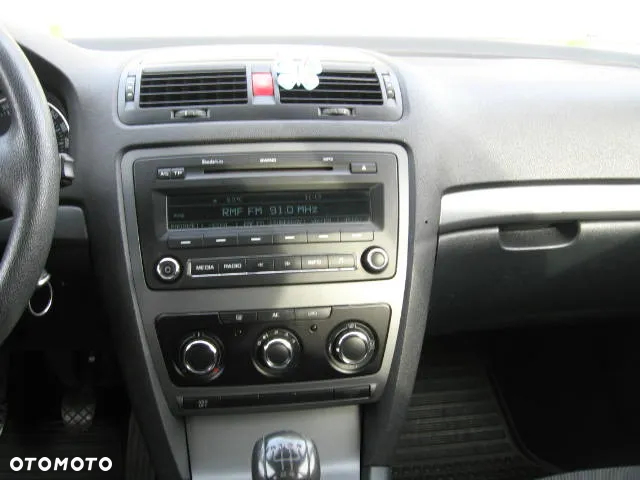 Skoda Octavia 1.6 Ambiente - 10