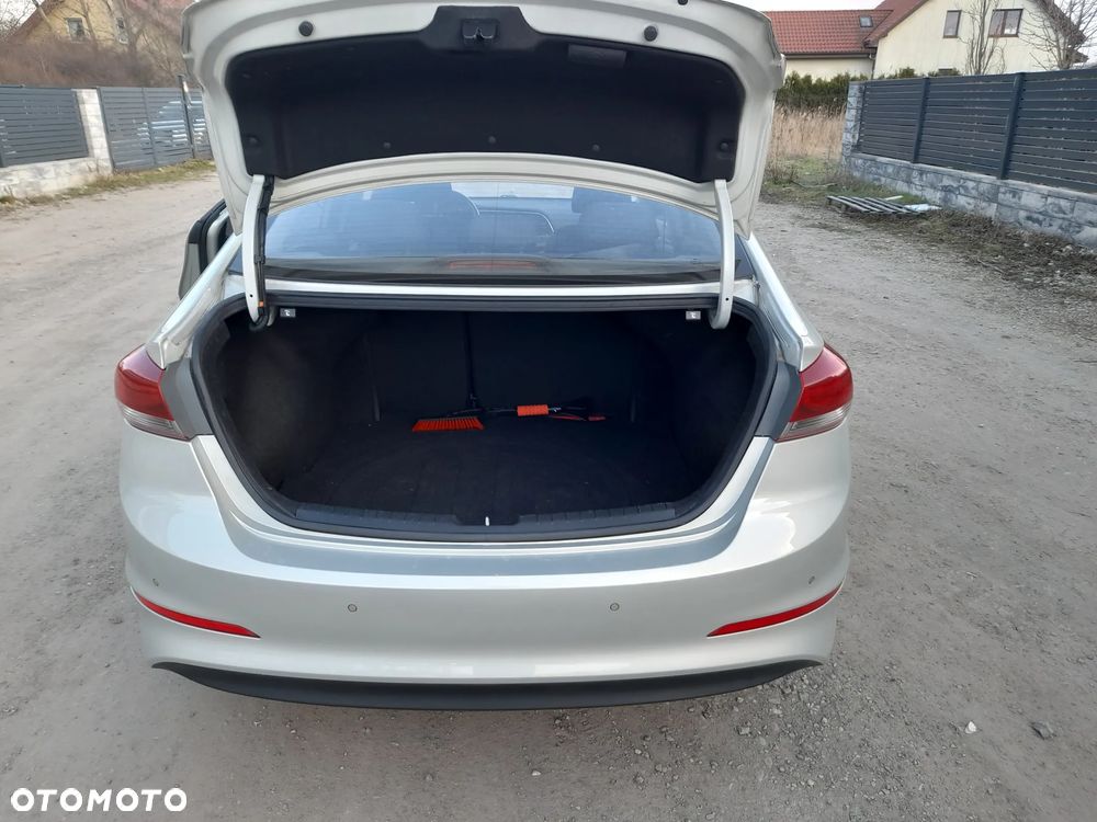 Hyundai Elantra 1.6 Classic Plus - 13
