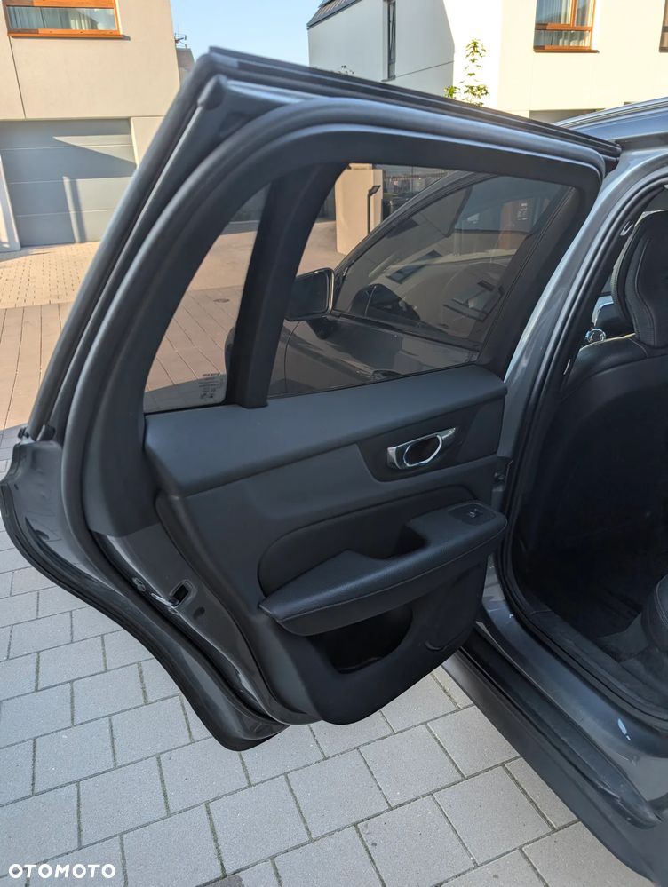 Volvo V60 Cross Country - 12