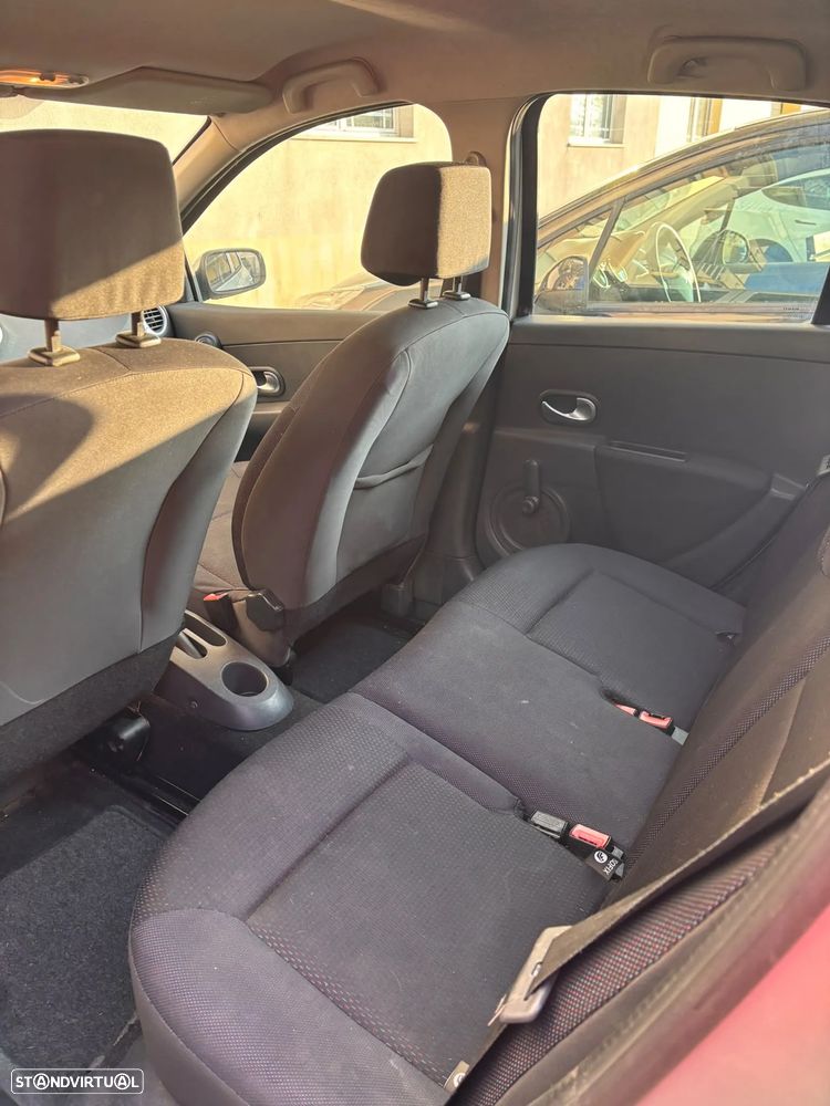 Renault Clio - 8