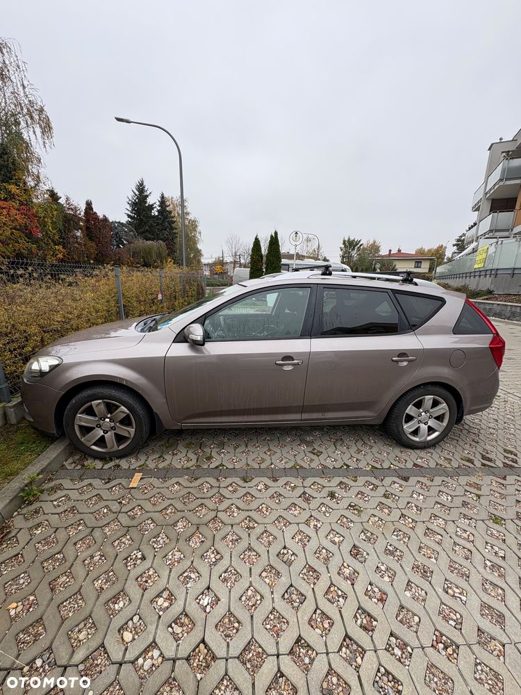 Kia Ceed - 9