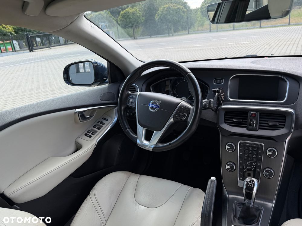 Volvo V40 D2 - 10