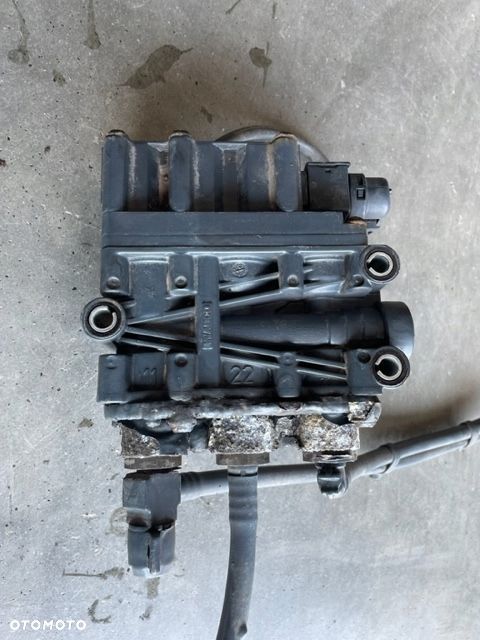 ACTROS MP4 ATEGO zawór poduszek A0013271425 - 1