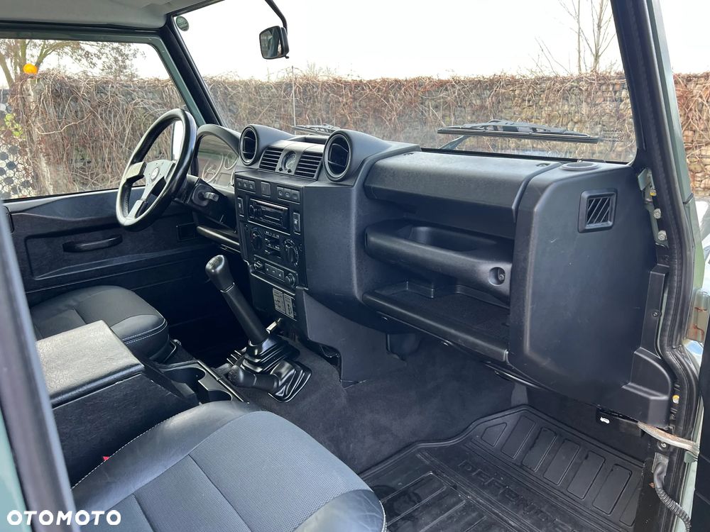 Land Rover Defender 90 DPF SE - 8