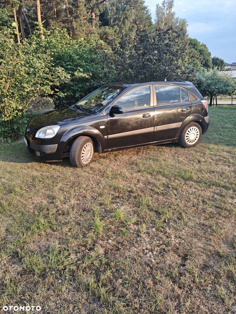 Kia Rio - 4