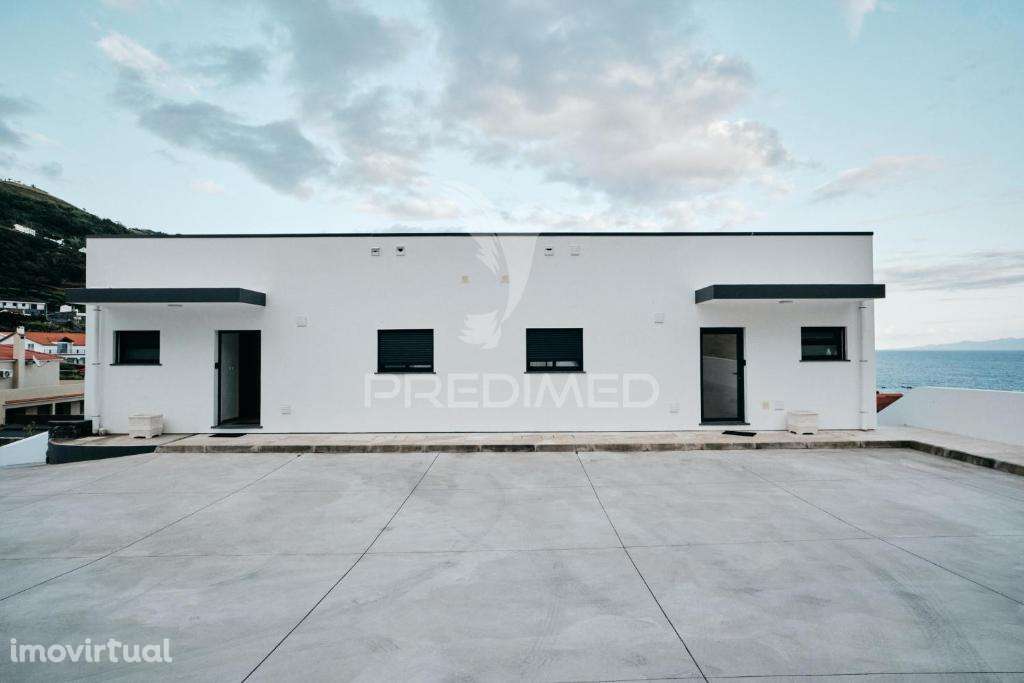 Prédio Moderno com 4 Apartamentos T1 Equipados – Centro da Vila das... - Grande imagem: 3/28