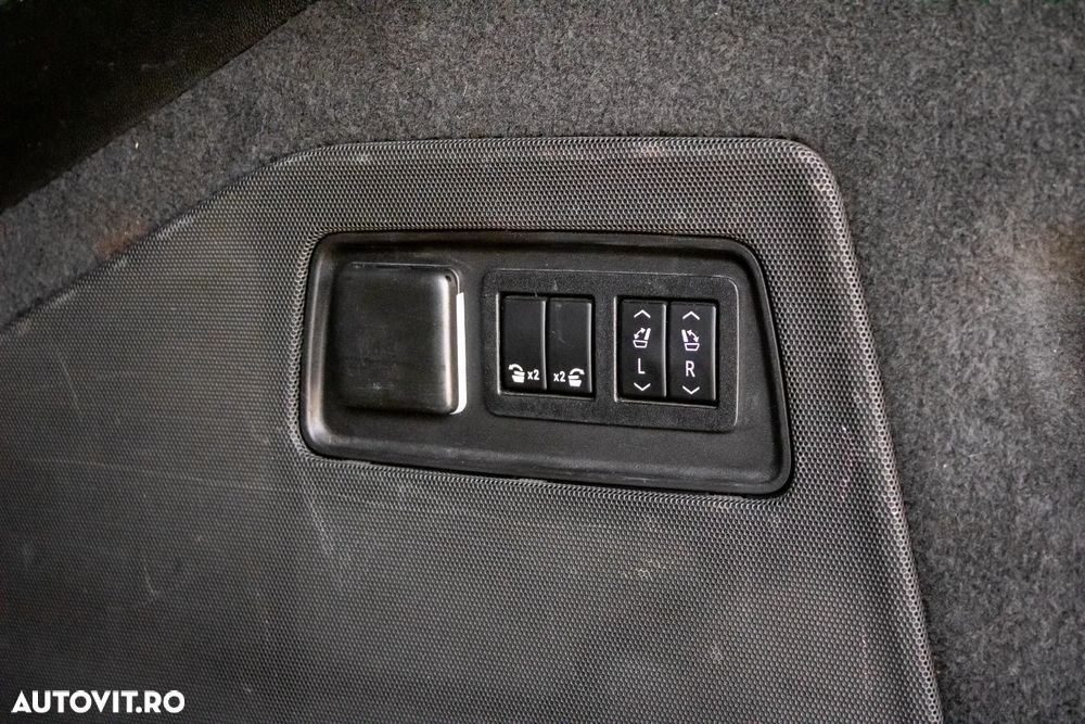 Cadillac Escalade - 20