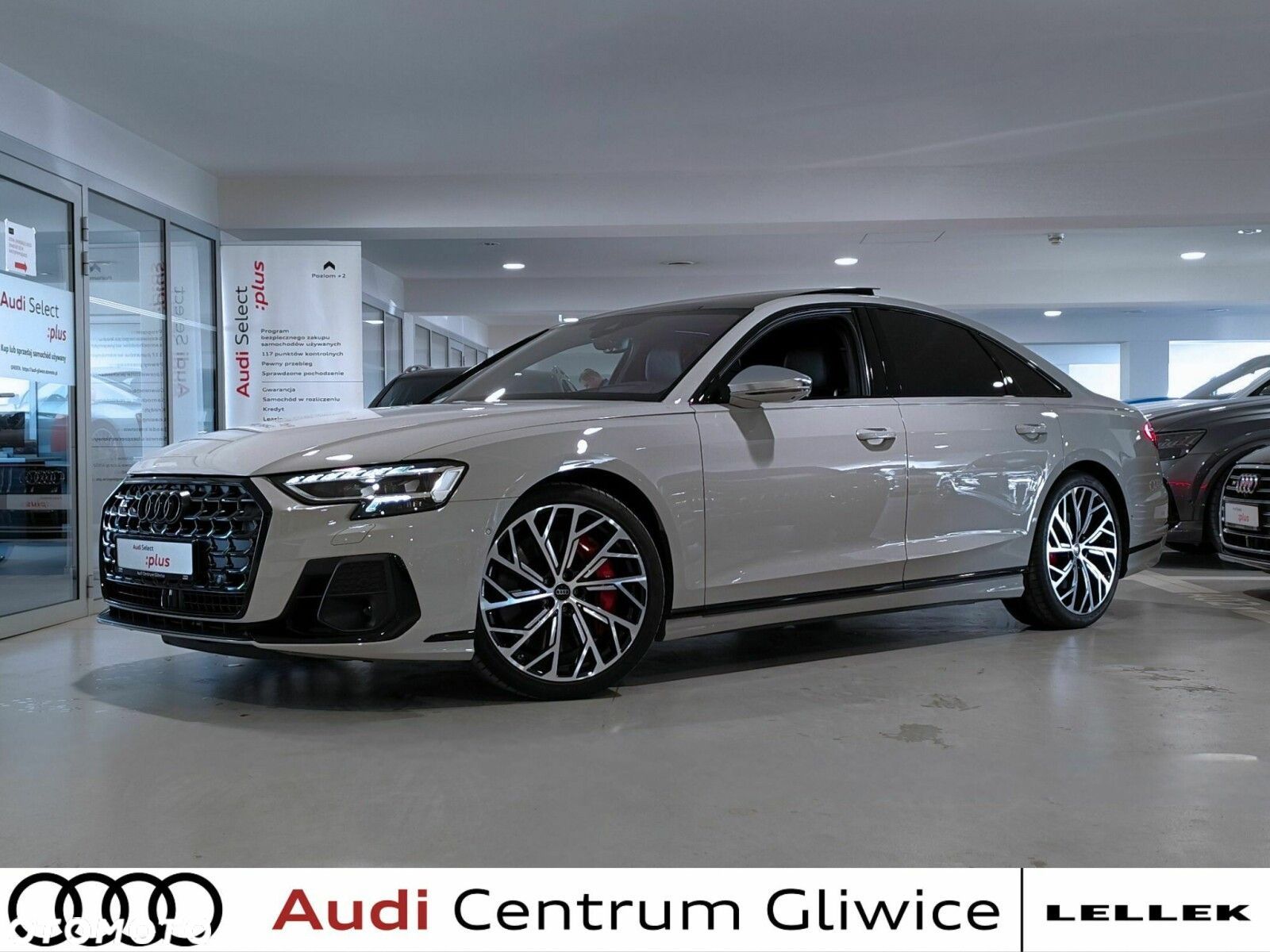 Audi S8 - 1