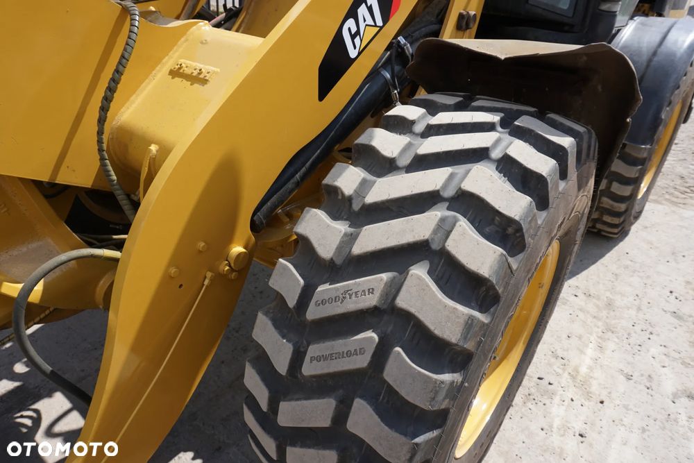 Caterpillar CAT 908 M - 8