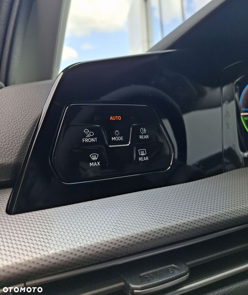 Volkswagen Golf - 20