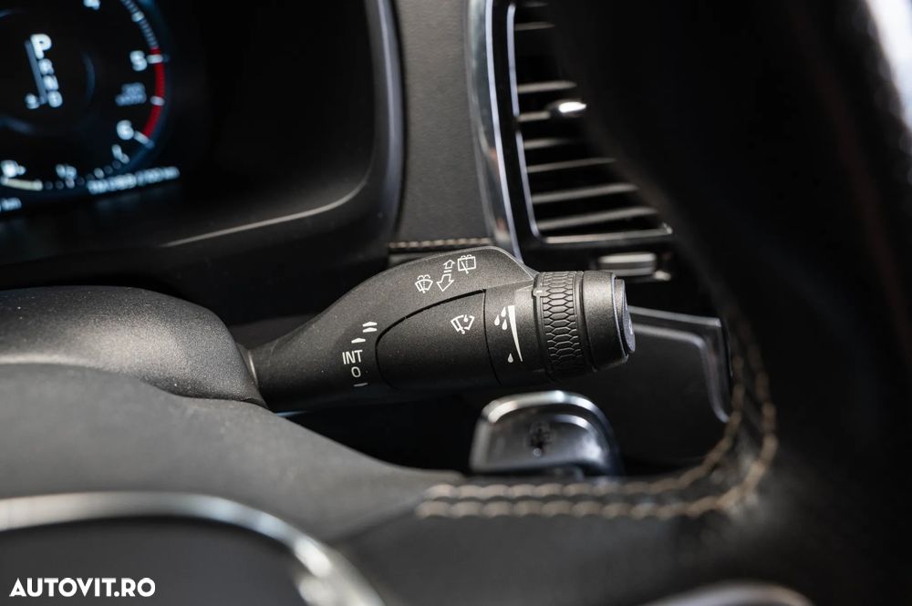 Volvo XC 90 D5 AWD Geartronic RDesign - 25