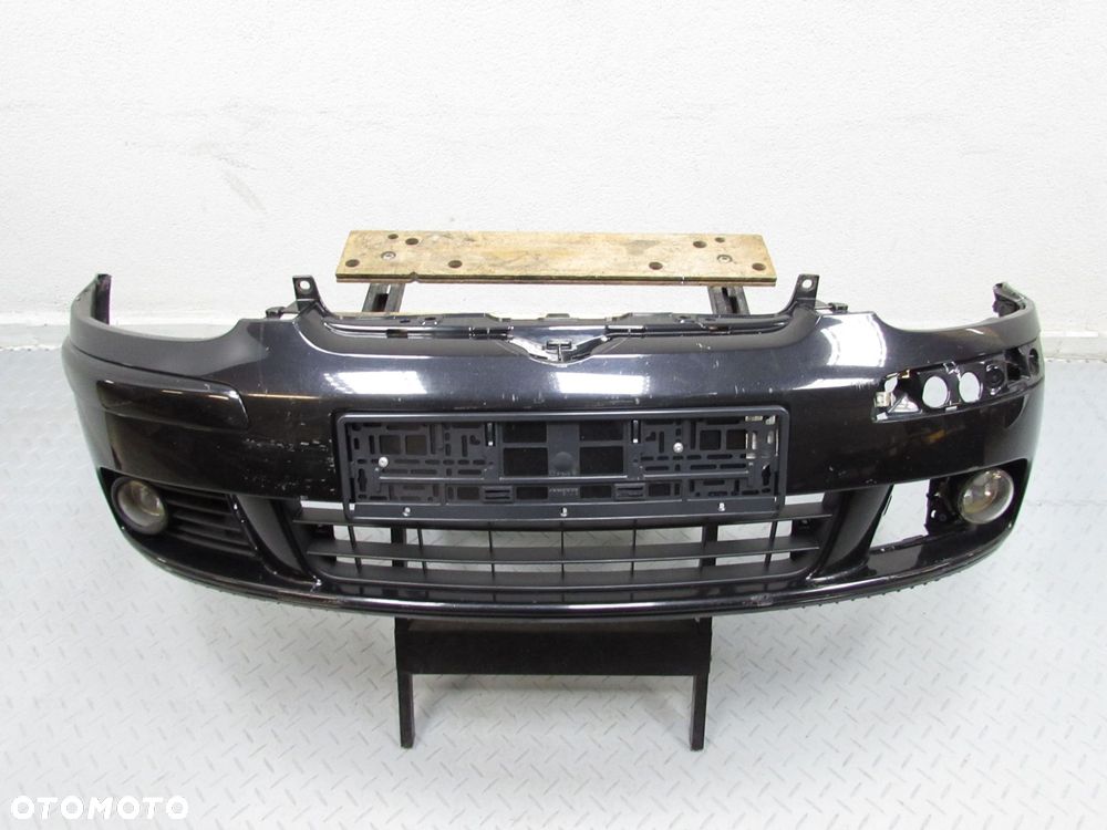 VW GOLF V 03-09 ZDERZAK PRZOD PRZEDNI Z HALOGENAMI LC9Z 1K0807217 - 1